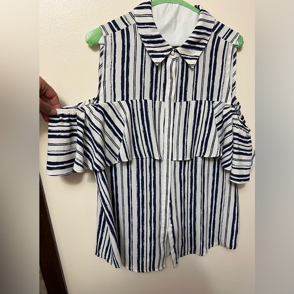 Super cute blue and white striped top. Size L.  Fun sleeves. - Picture 2 of 4